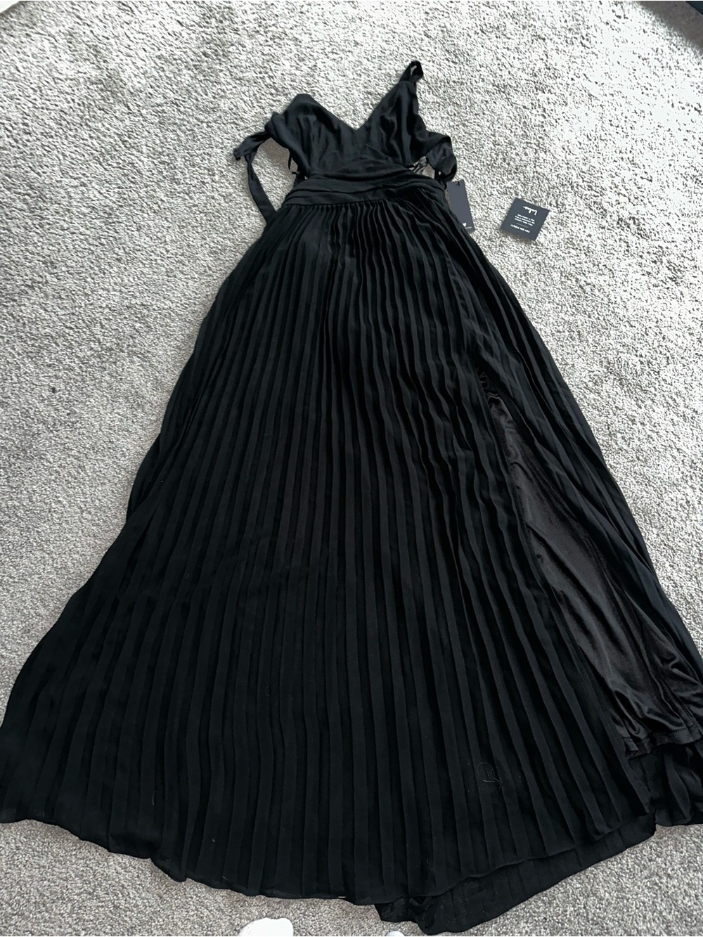 Lulu's Black Pleated Maxi Dress with V-Neck